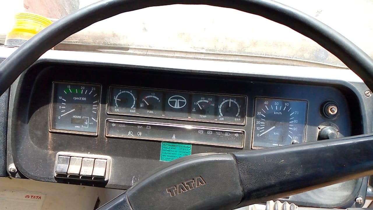 Tata 2516C 6x4 · — imagen 9