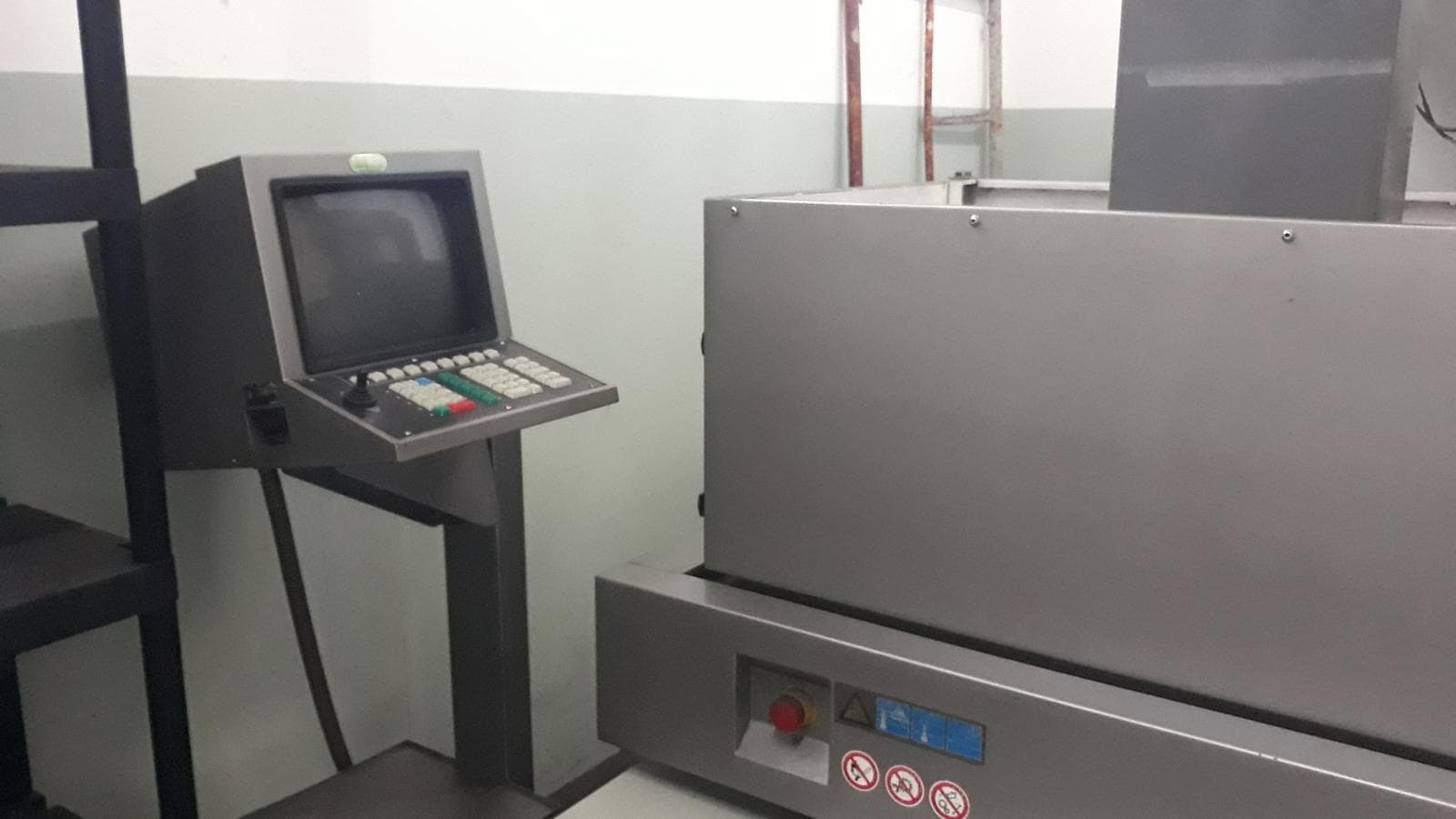 Máquina de erosão CNC — image 4