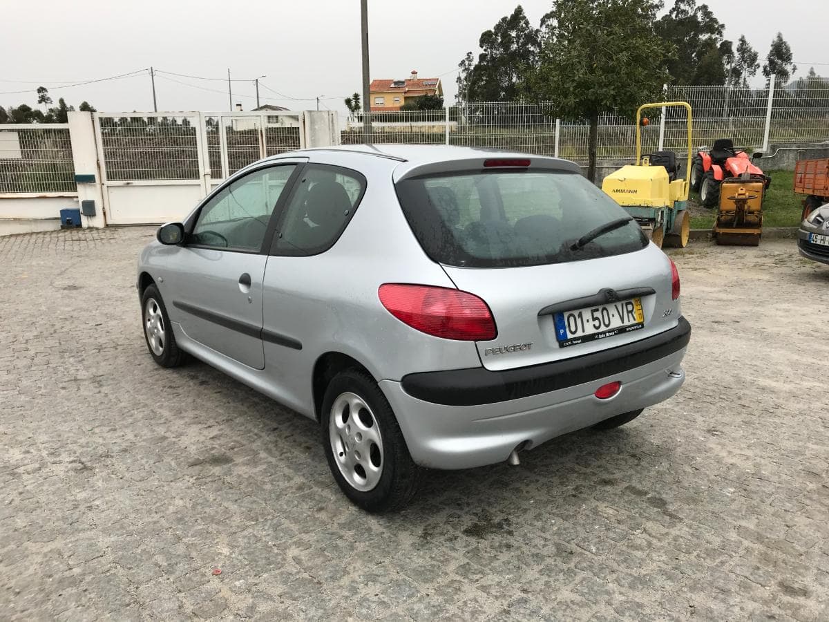 Peugeot 206 1.1 · Ano 2003 — imagem 4