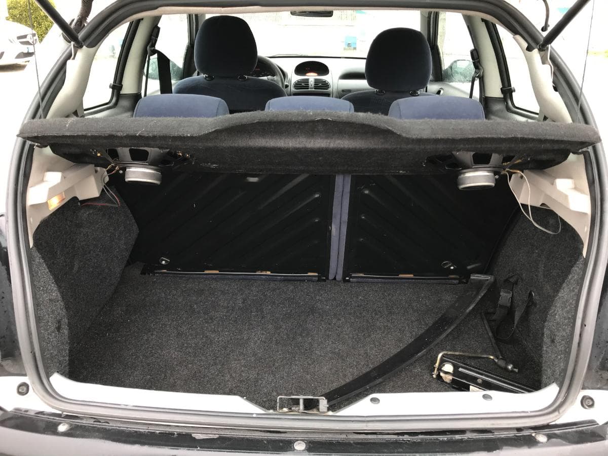 Peugeot 206 1.1 · Ano 2003 — imagem 10