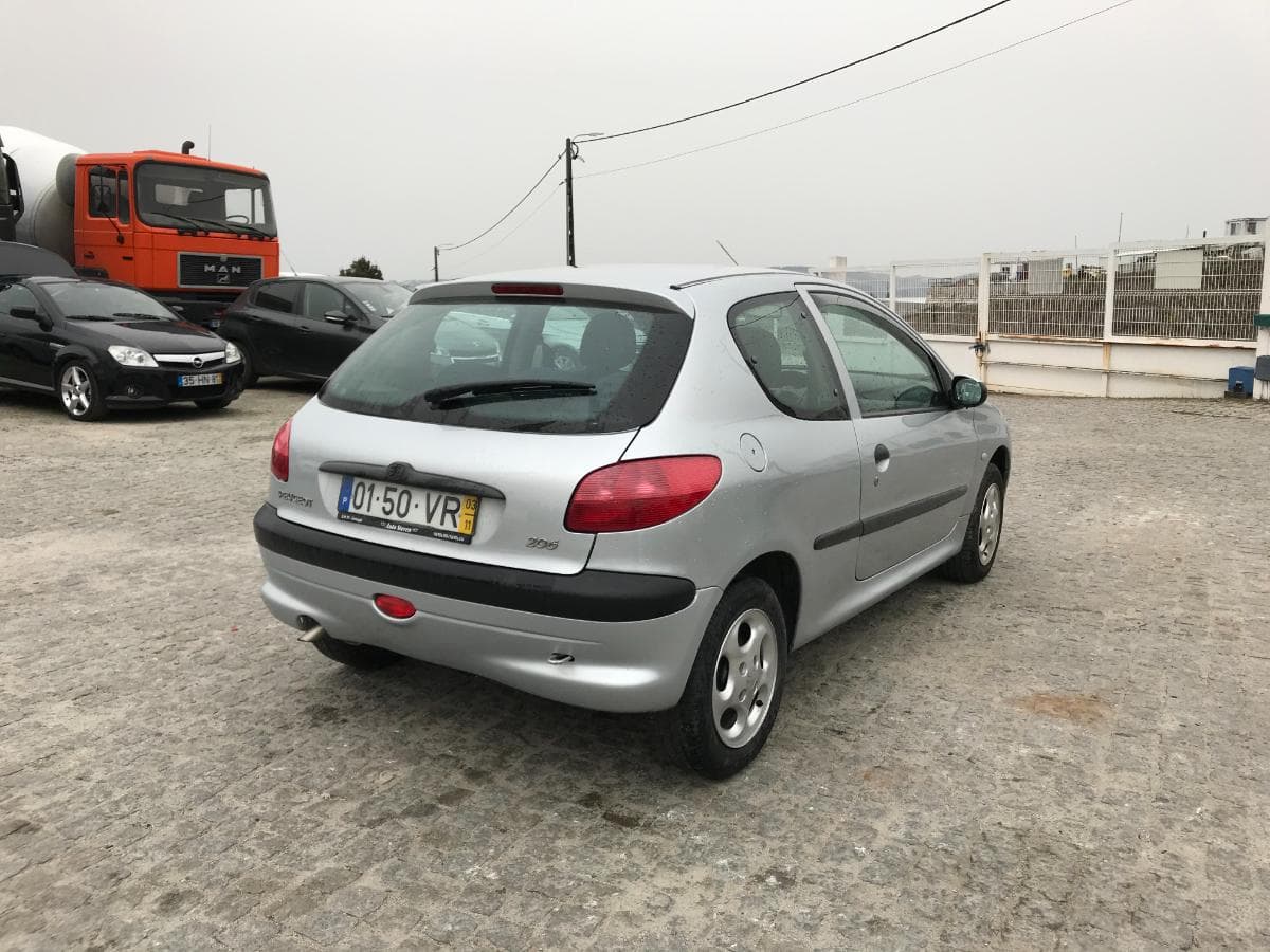 Peugeot 206 1.1 · Ano 2003 — imagem 6