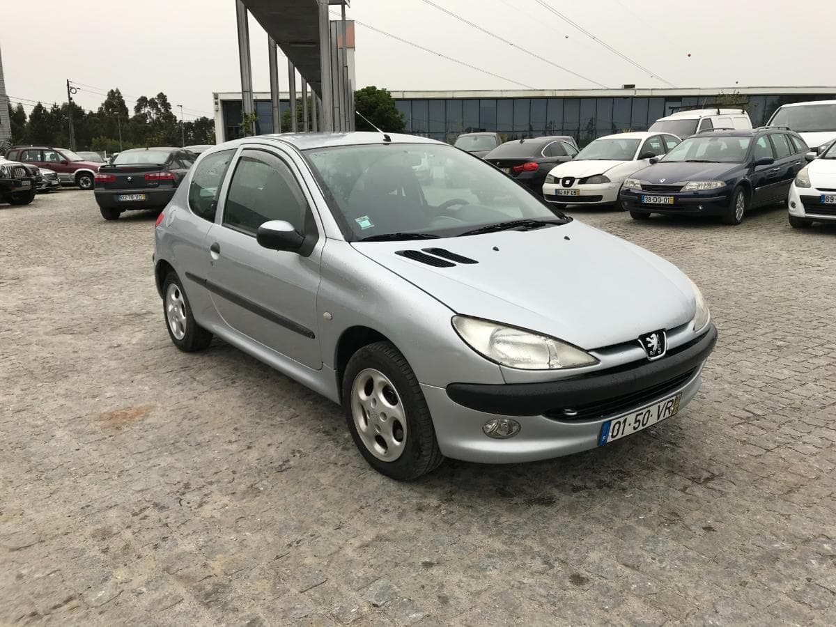 Peugeot 206 1.1 · Ano 2003 — imagem 1