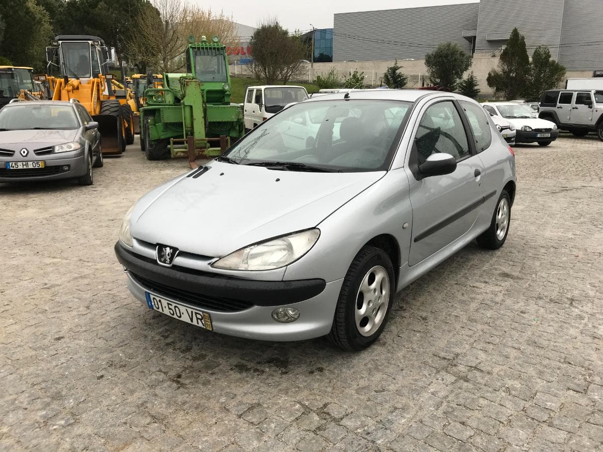 Peugeot 206 1.1 · Ano 2003 — imagem 3