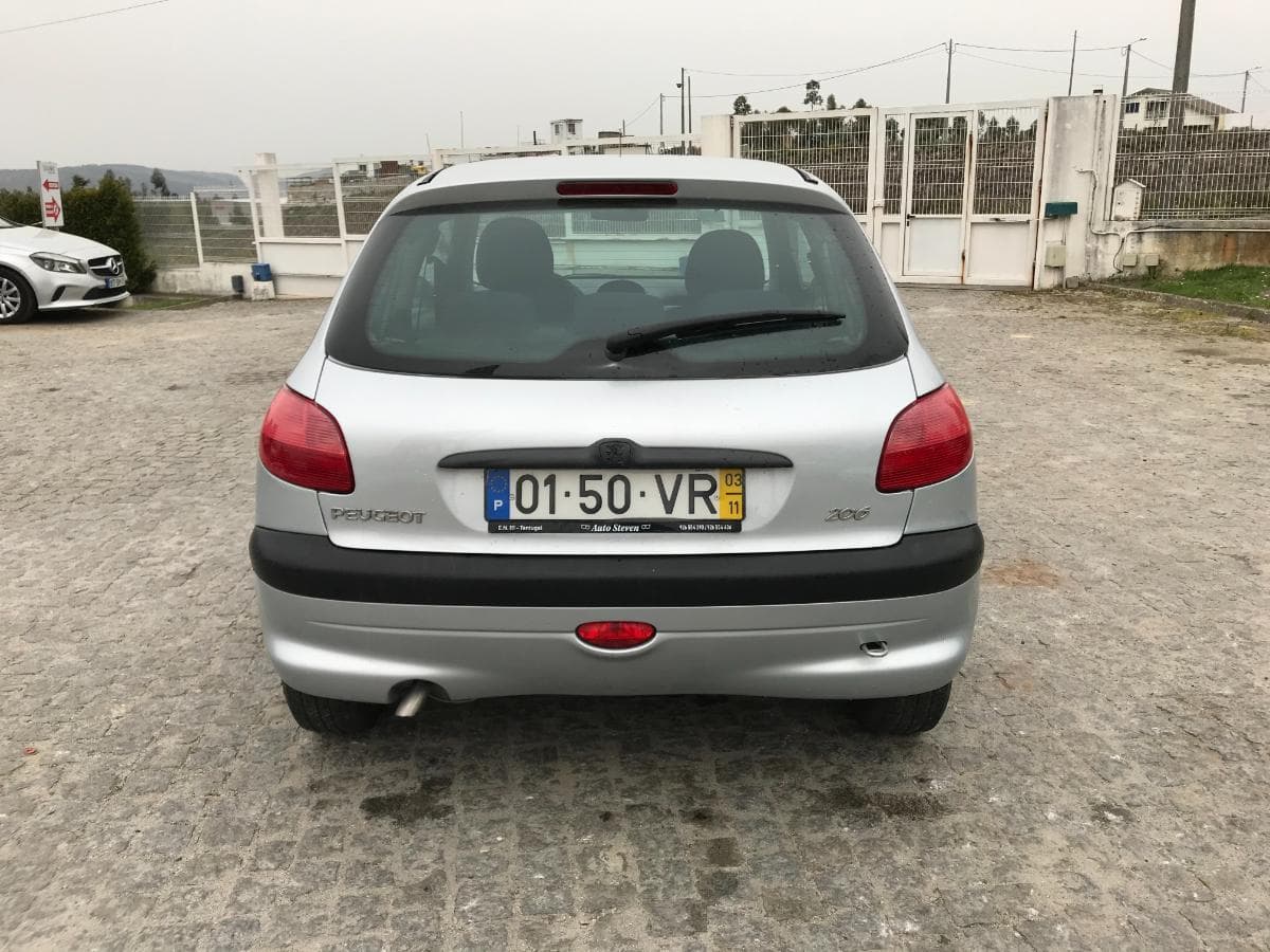 Peugeot 206 1.1 · Ano 2003 — imagem 5