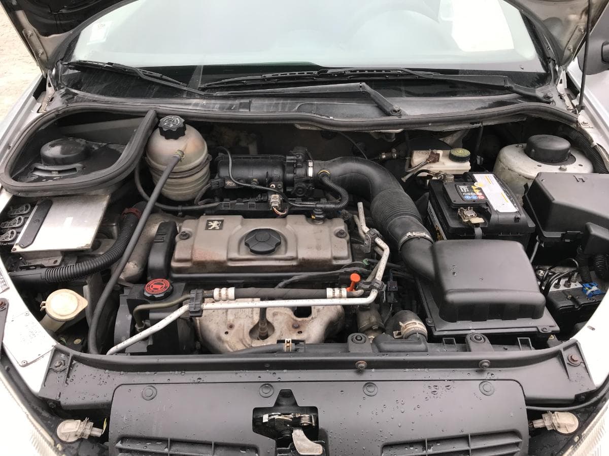 Peugeot 206 1.1 · Ano 2003 — imagem 8