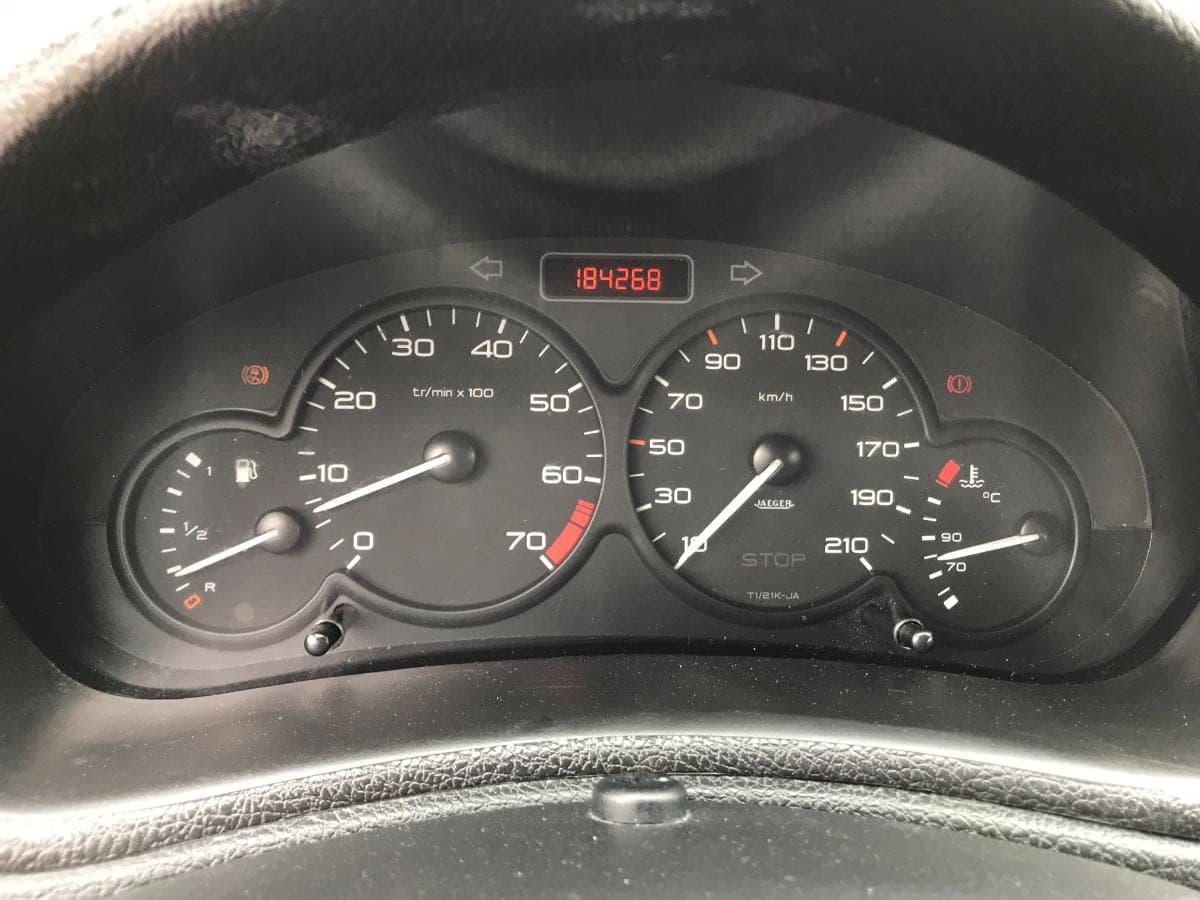 Peugeot 206 1.1 · Ano 2003 — imagem 14
