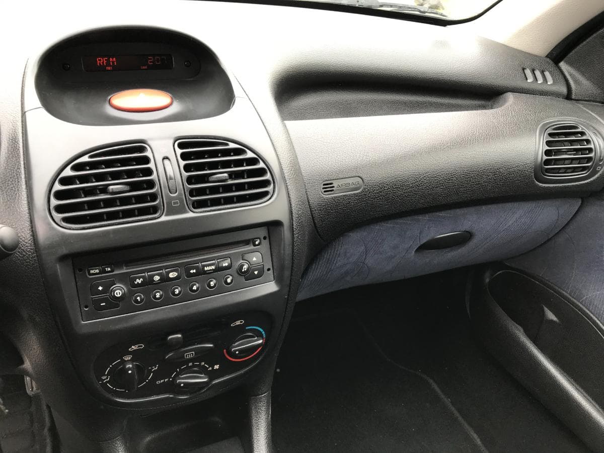 Peugeot 206 1.1 · Ano 2003 — imagem 19
