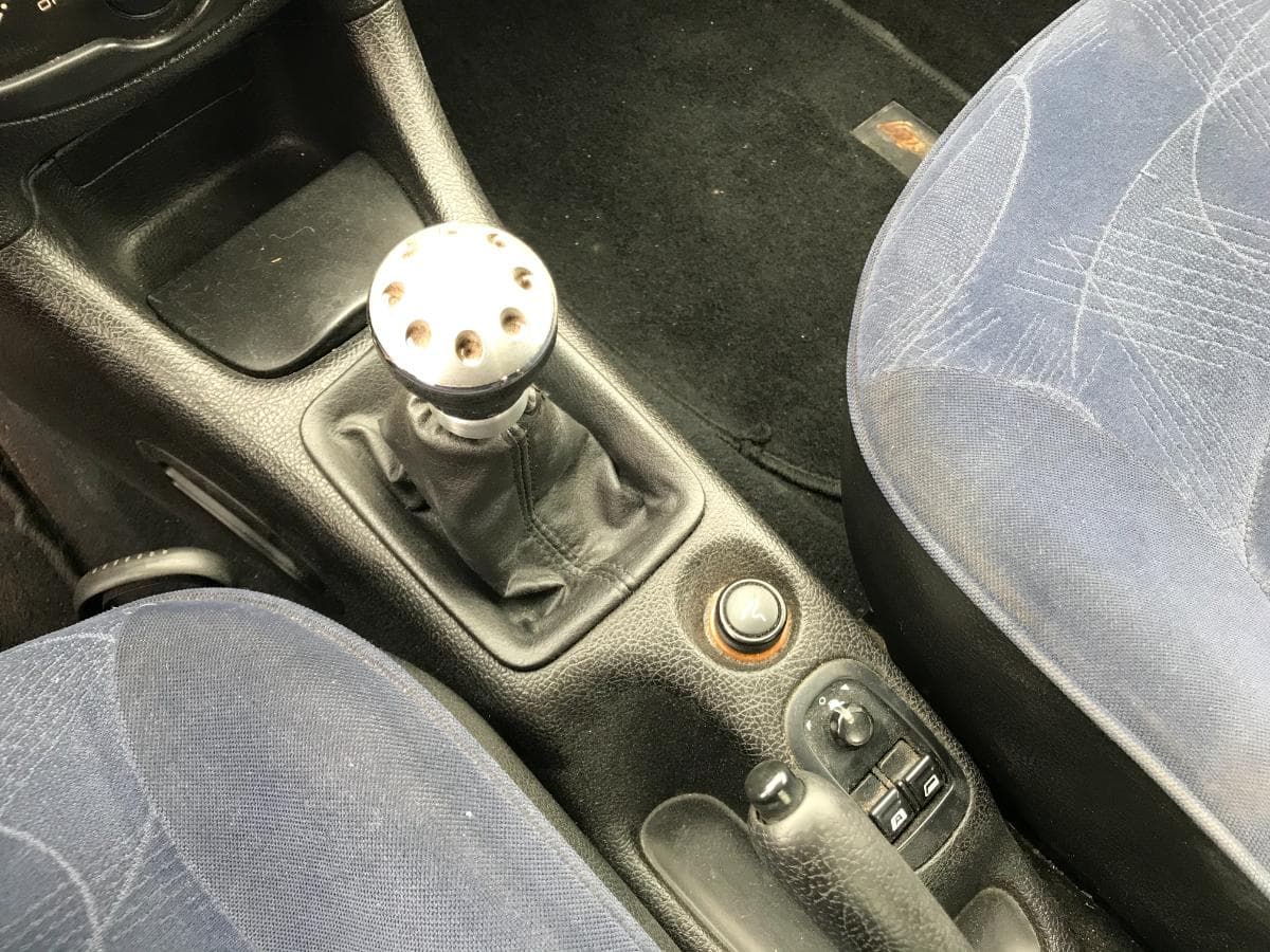 Peugeot 206 1.1 · Ano 2003 — imagem 22