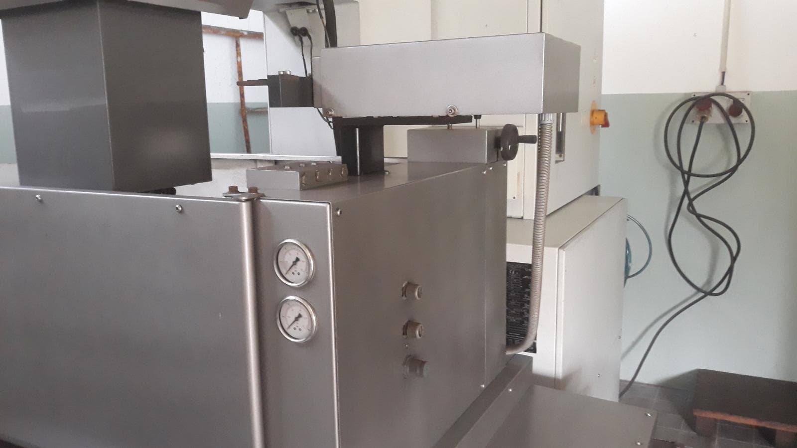 Máquina de erosão CNC — image 5