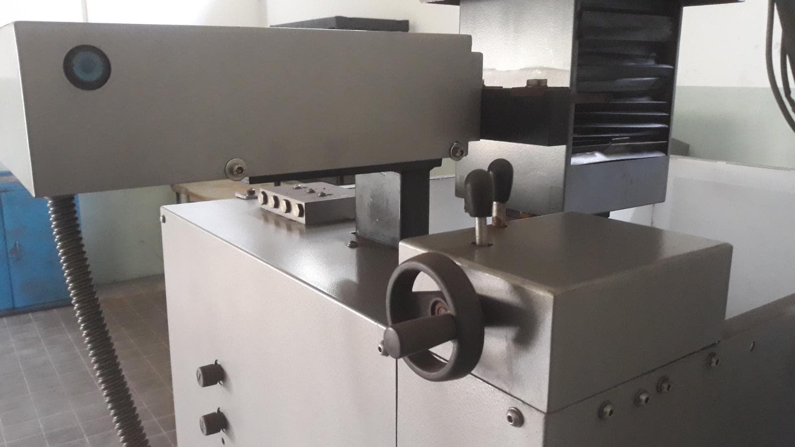 Máquina de erosão CNC — image 6