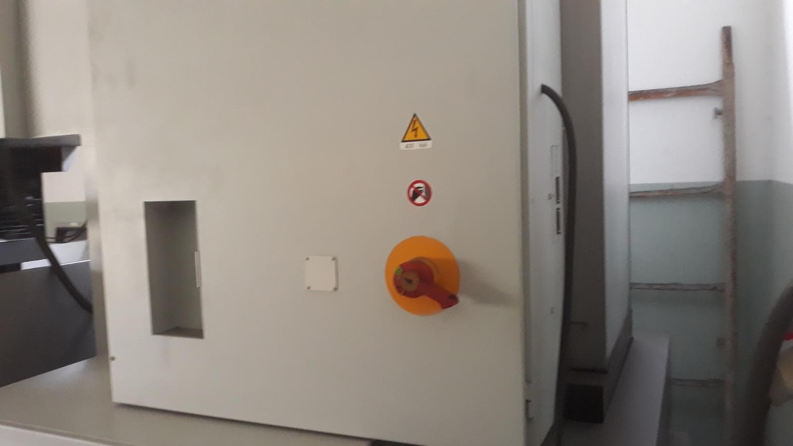 Máquina de erosão CNC — image 7