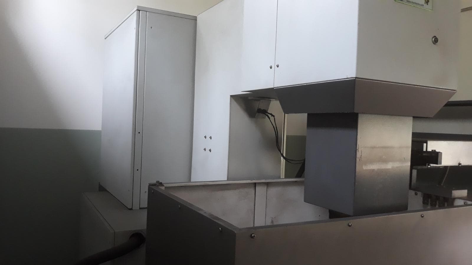Máquina de erosão CNC — image 9
