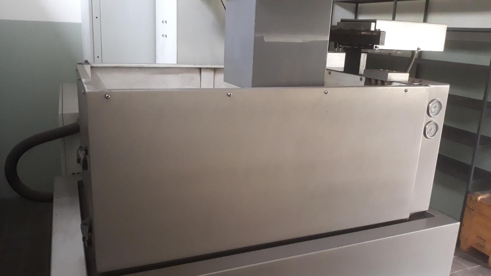 Máquina de erosão CNC — image 10