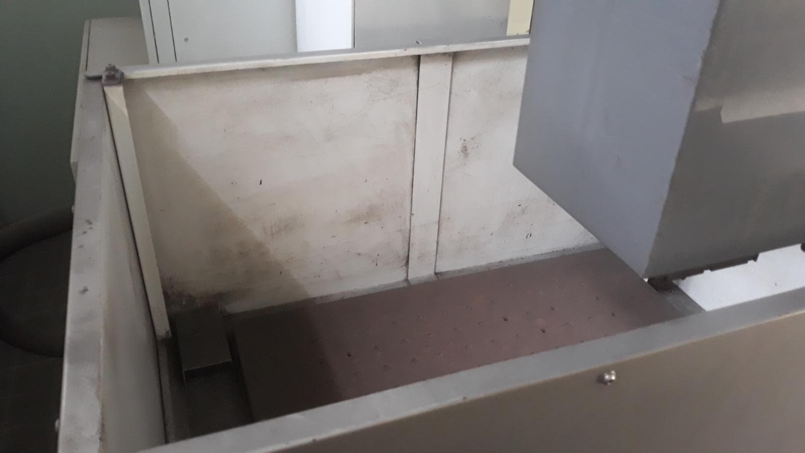 Máquina de erosão CNC — image 11