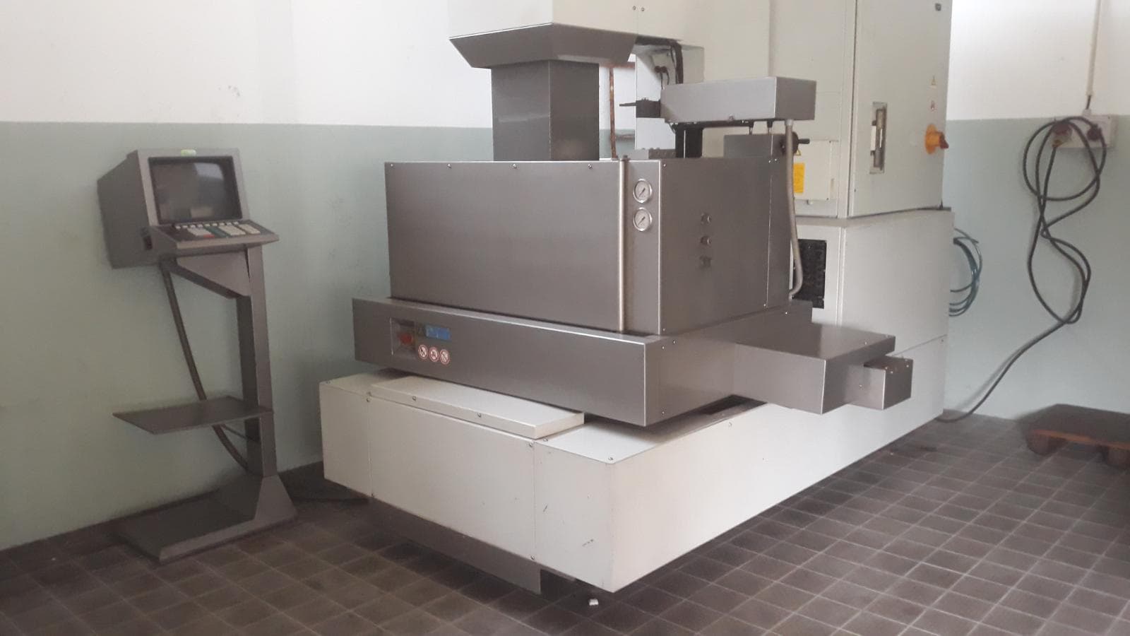 Máquina de erosão CNC — image 14
