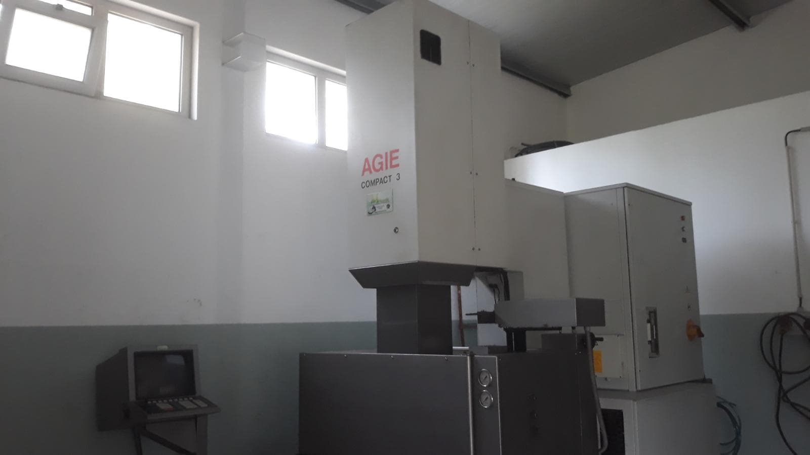 Máquina de erosão CNC — image 15