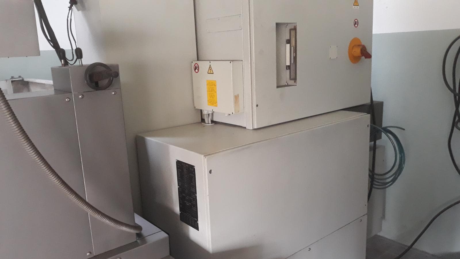 Máquina de erosão CNC — image 17