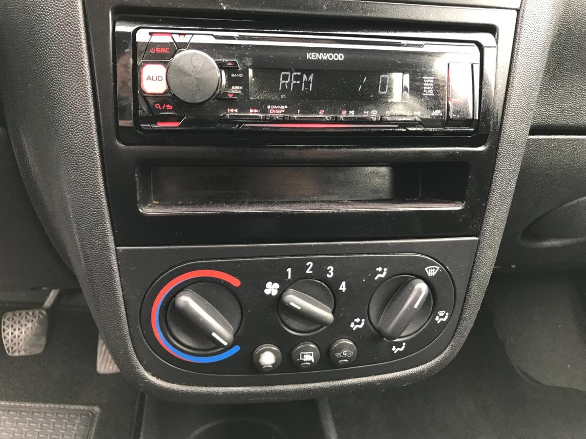 Opel Corsa 1.3 CDTI · Ano 2004 — imagem 15