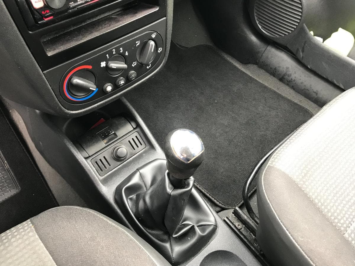 Opel Corsa 1.3 CDTI · Ano 2004 — imagem 21