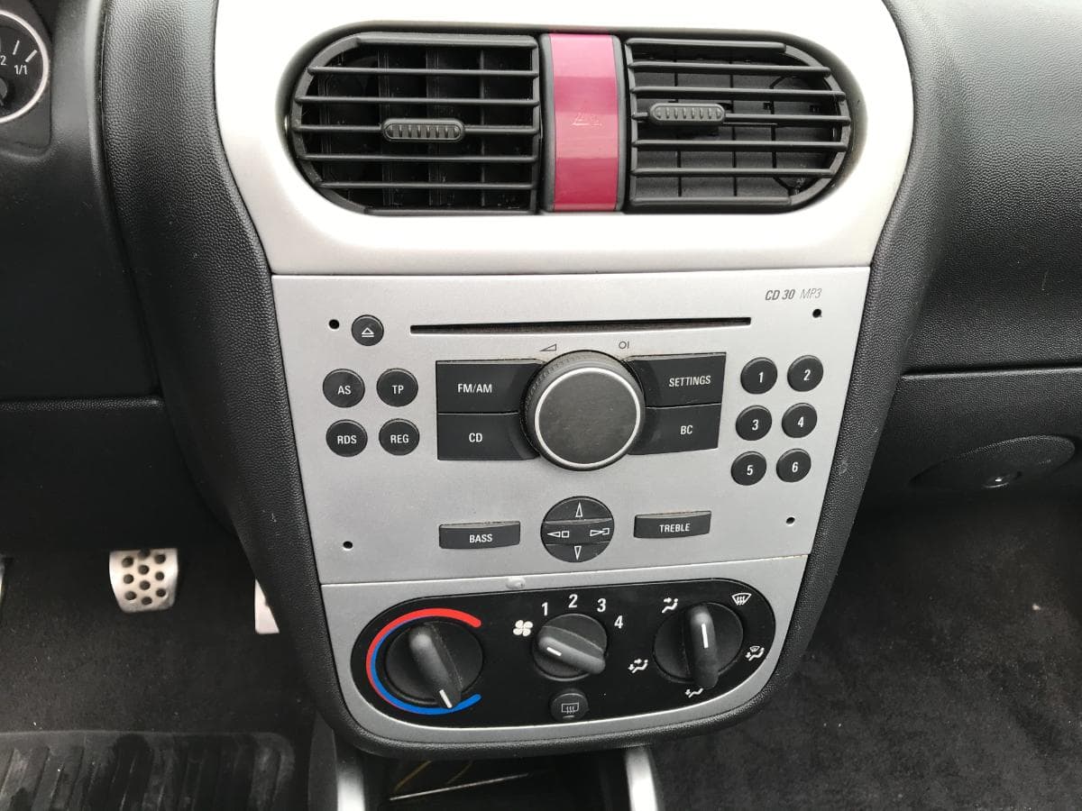 Opel Tigra TwinTop 1.3 CDTI · Ano 2005 — imagen 16