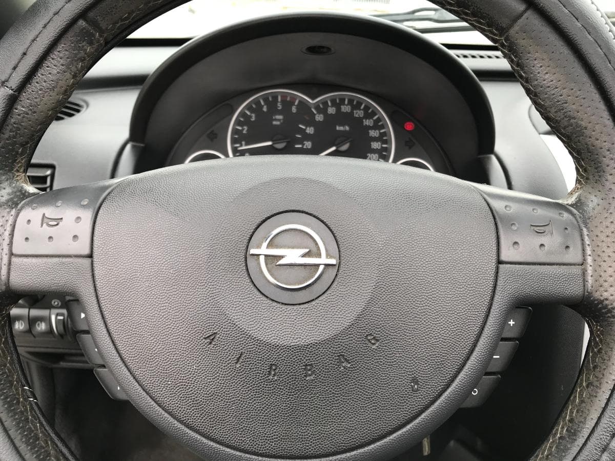 Opel Tigra TwinTop 1.3 CDTI · Ano 2005 — imagen 13