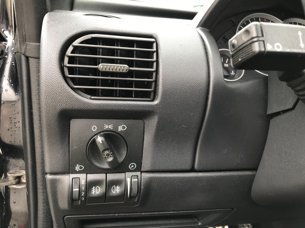 Opel Tigra TwinTop 1.3 CDTI · Ano 2005 — imagen 19
