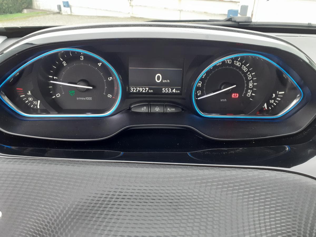 Peugeot 2008 1.6 HDI · Ano 2014 — imagem 14