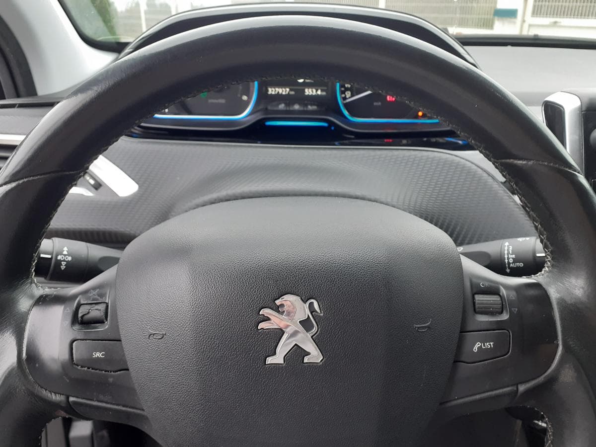 Peugeot 2008 1.6 HDI · Ano 2014 — imagem 15