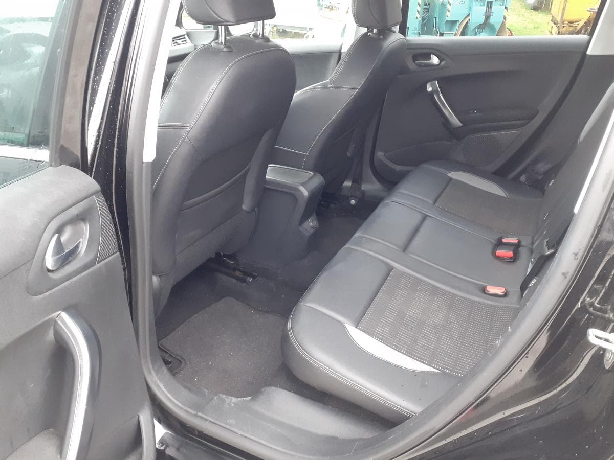 Peugeot 2008 1.6 HDI · Ano 2014 — imagem 17