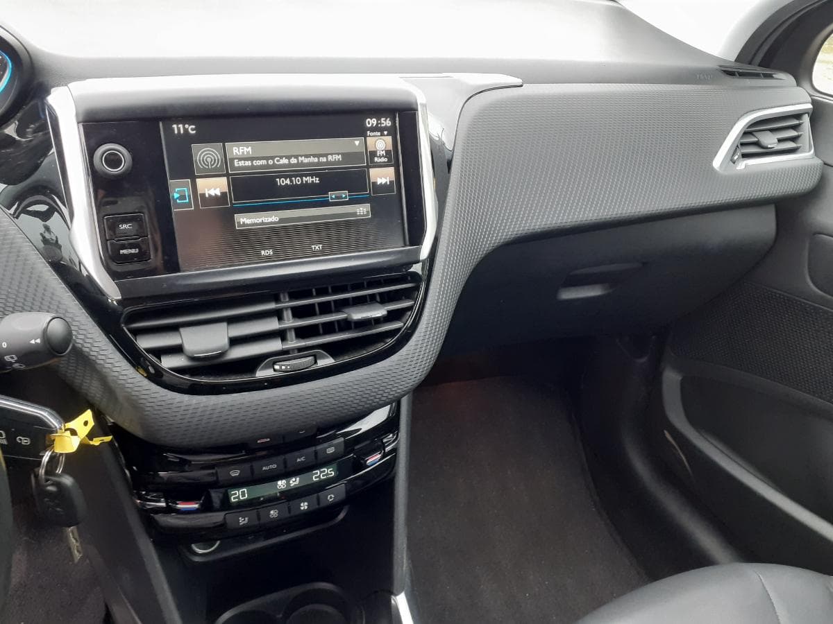 Peugeot 2008 1.6 HDI · Ano 2014 — imagem 18