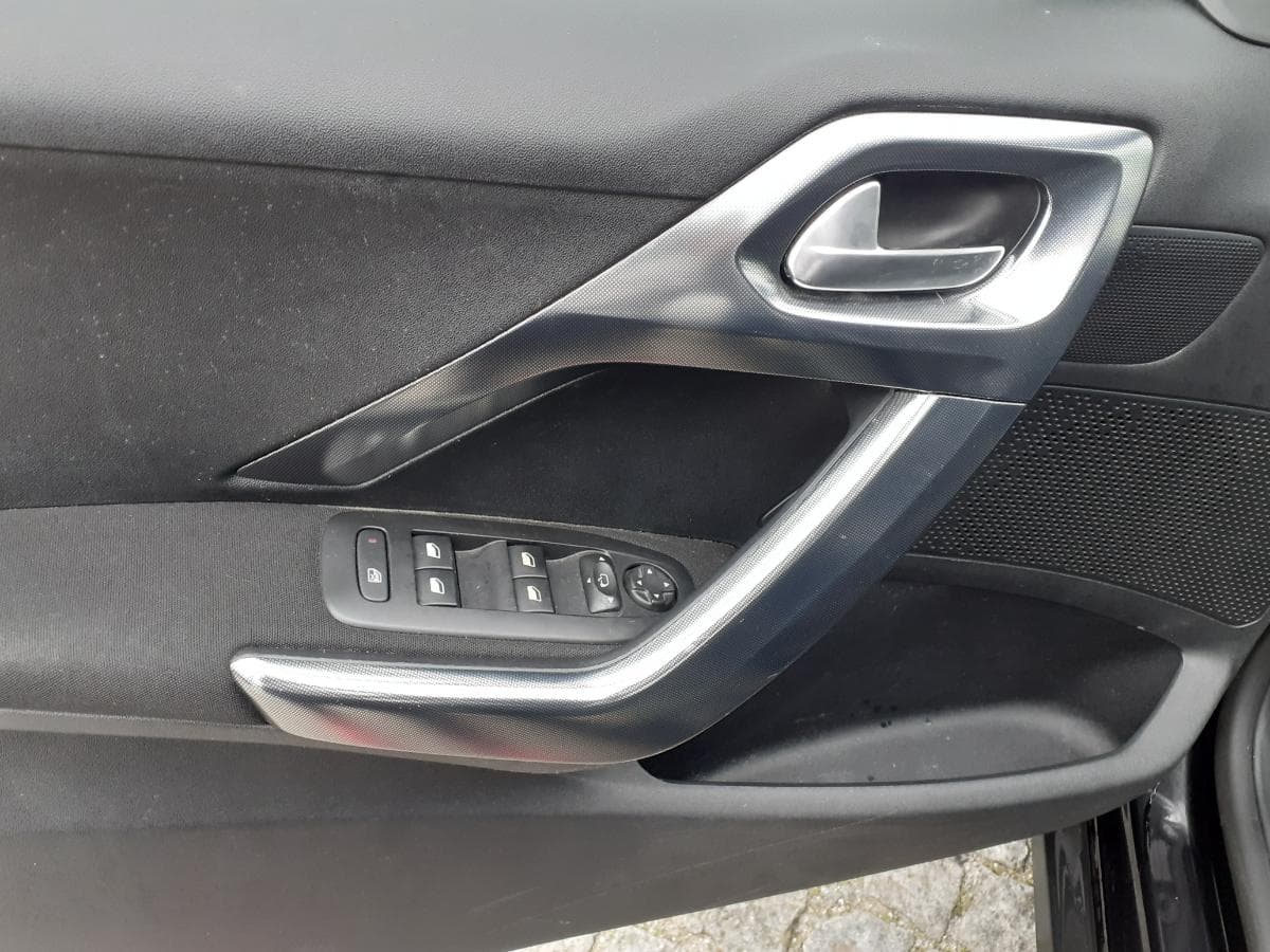 Peugeot 2008 1.6 HDI · Ano 2014 — imagem 21