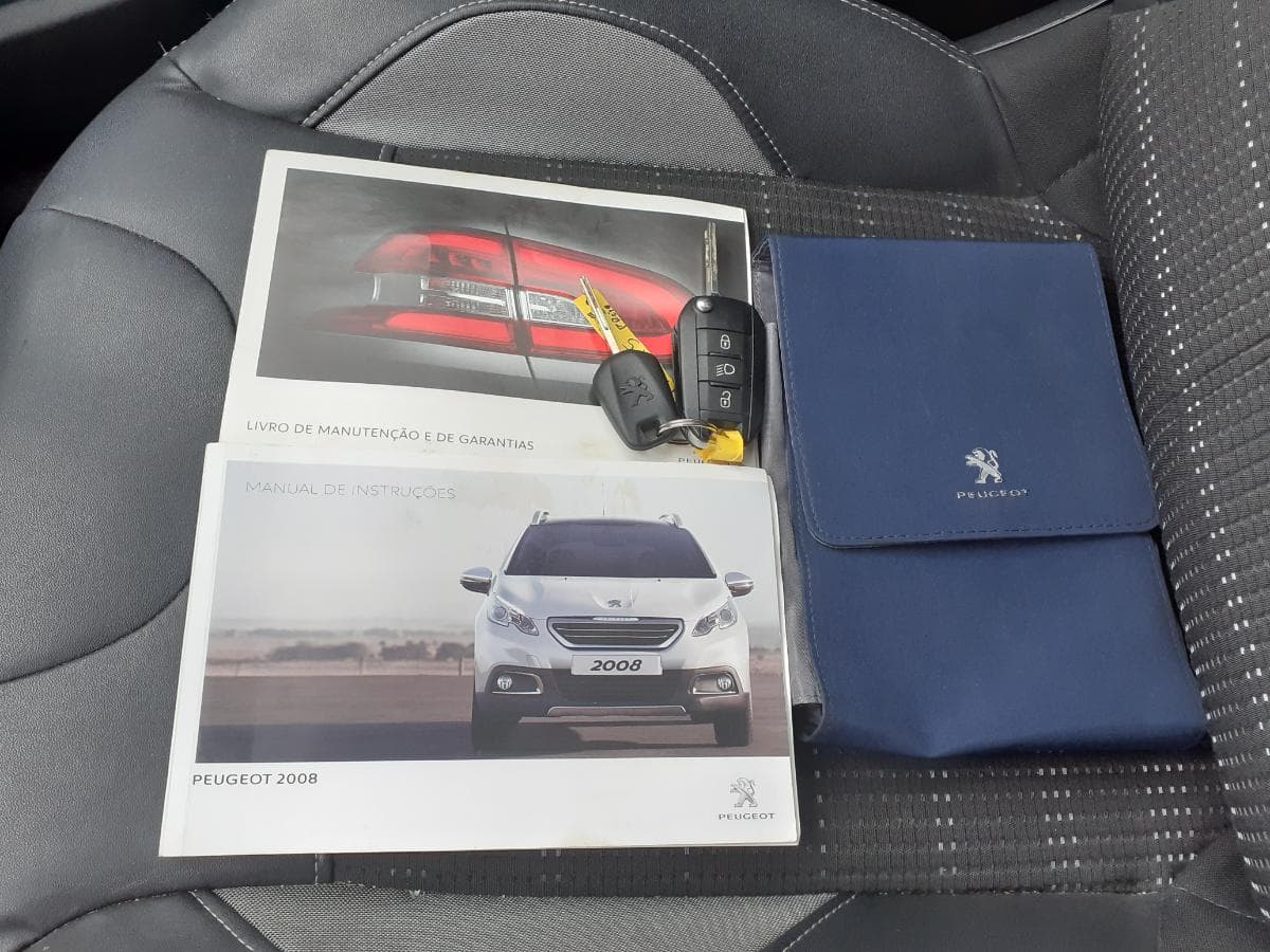 Peugeot 2008 1.6 HDI · Ano 2014 — imagem 27