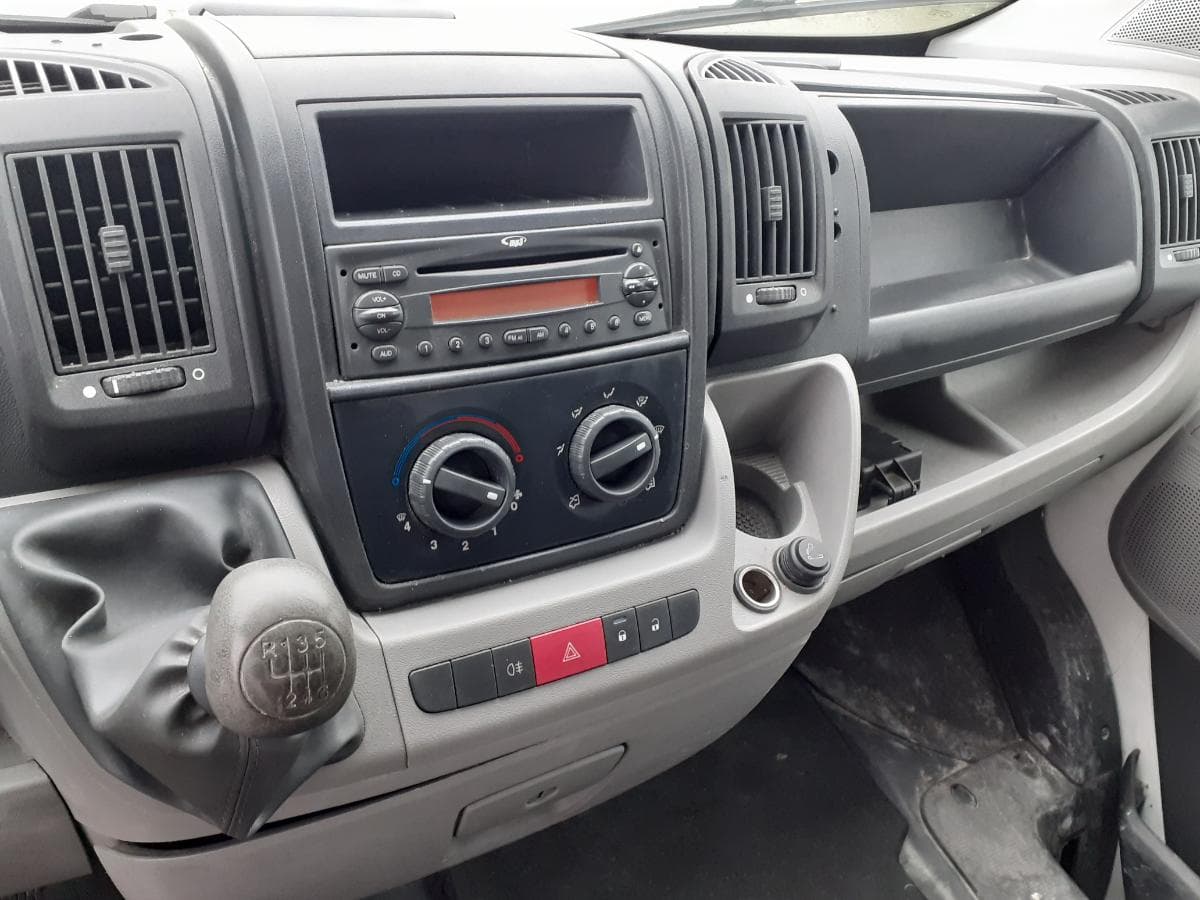 Peugeot Boxer 2.2 HDI · Ano 2011 — imagem 18