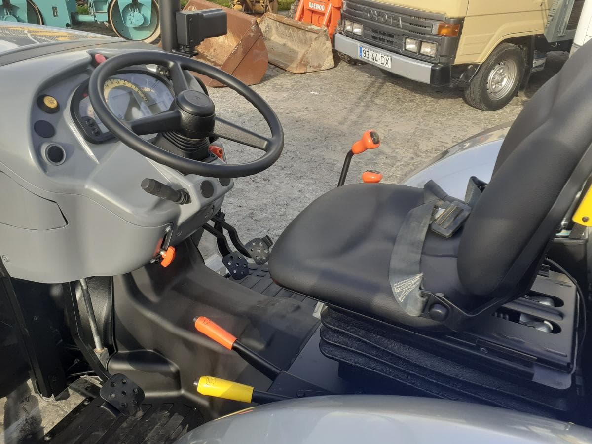 Trator Hurlimann XF 90 4X4 · Ano 2014 — imagem 8