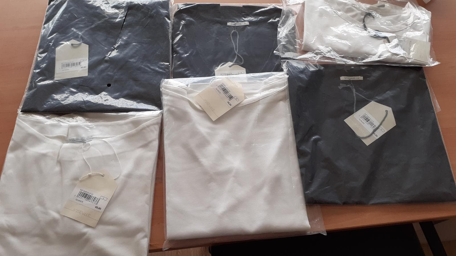 Stock de Roupa e Calçado — image 5