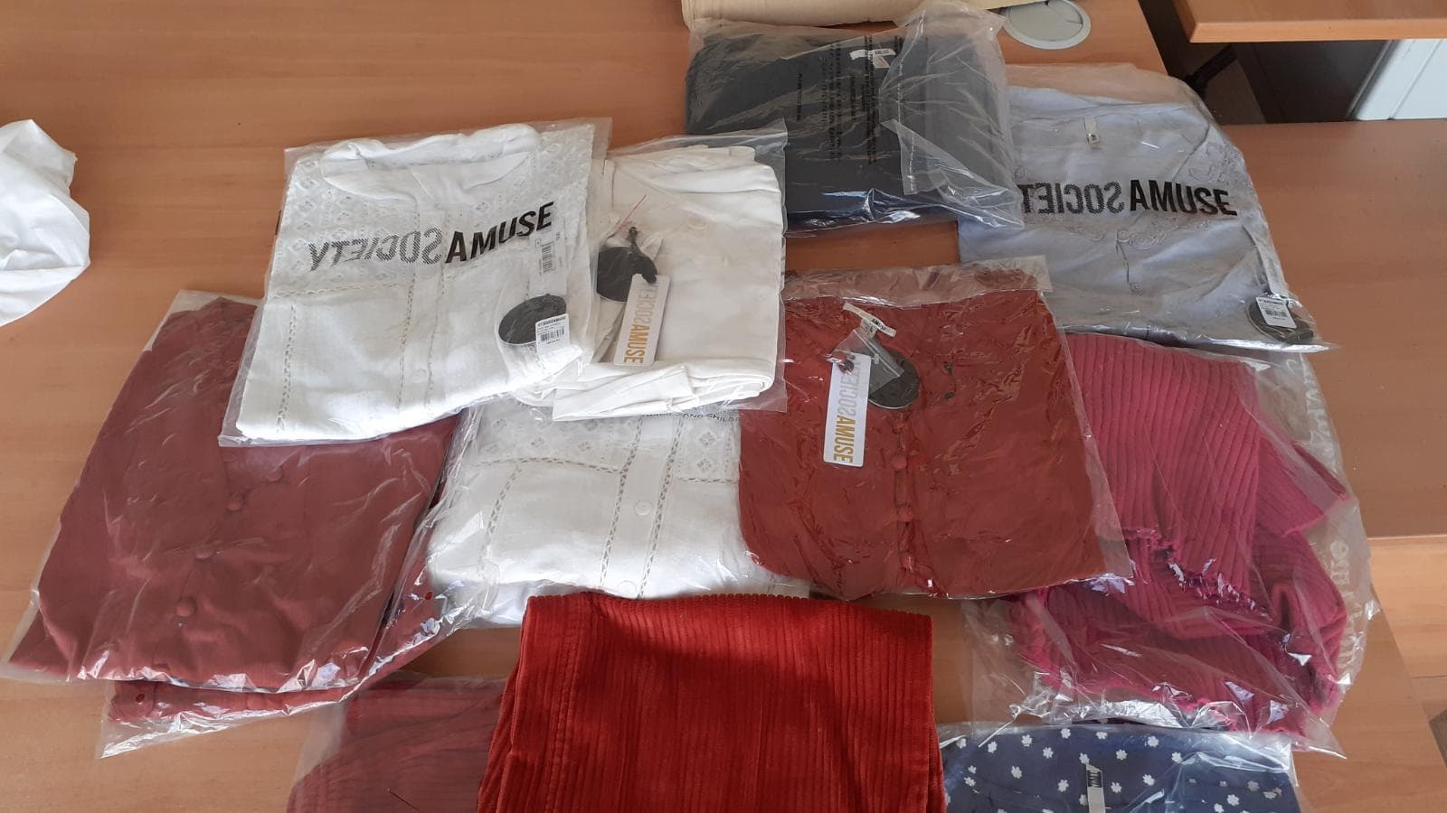 Stock de Roupa e Calçado — image 9