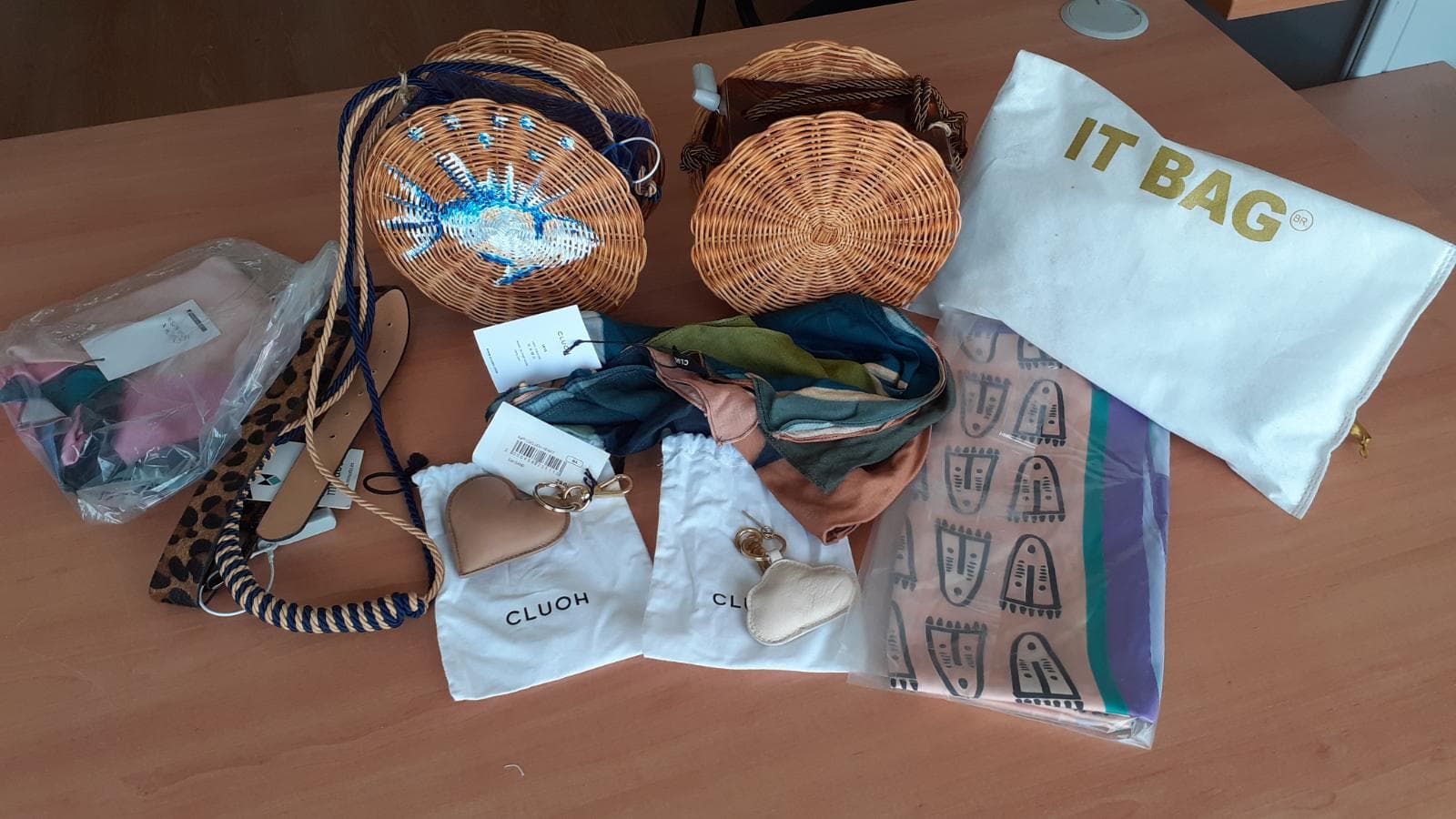 Stock de Roupa e Calçado — image 7