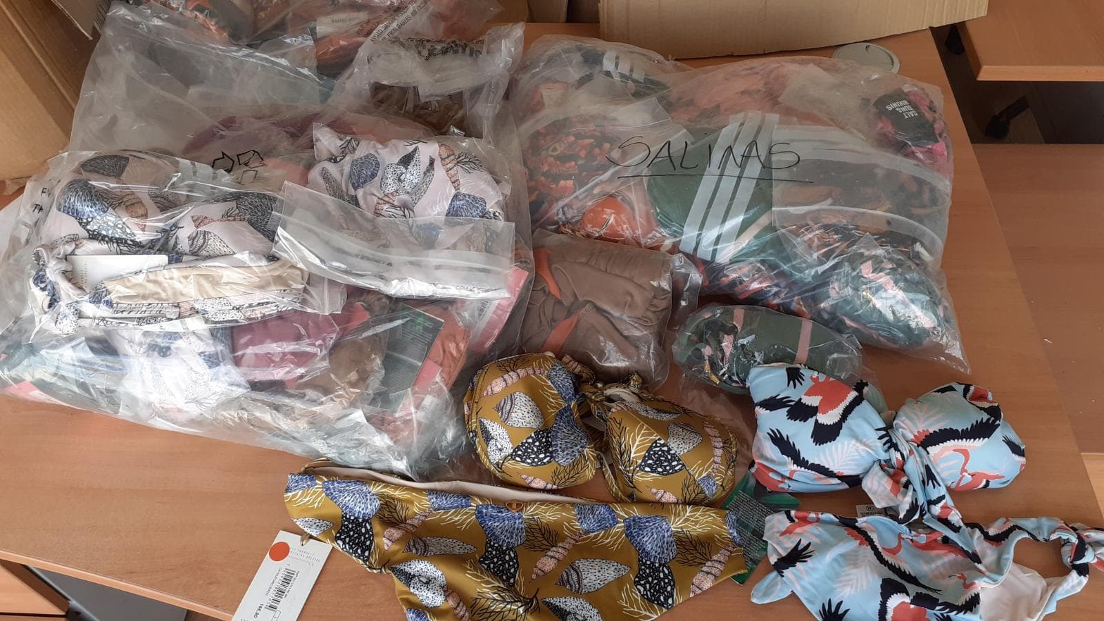 Stock de Roupa e Calçado — image 11