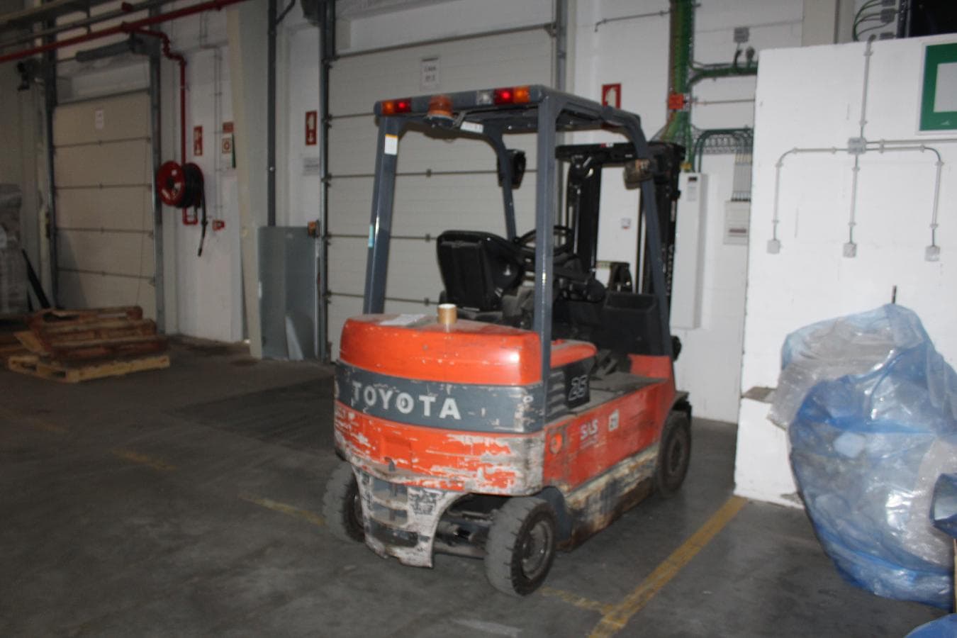 Toyota Forklift — image 3
