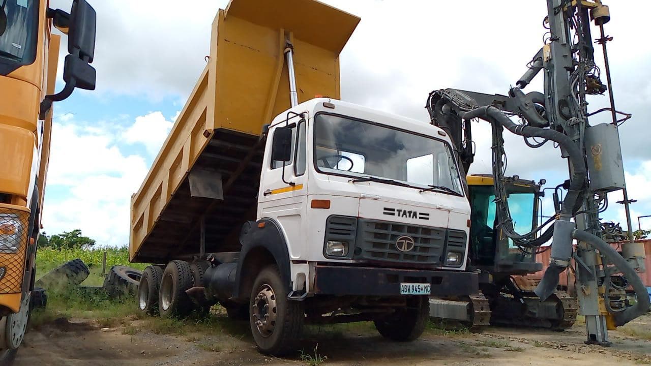 Tata 2516C 6x4 · — imagen 2