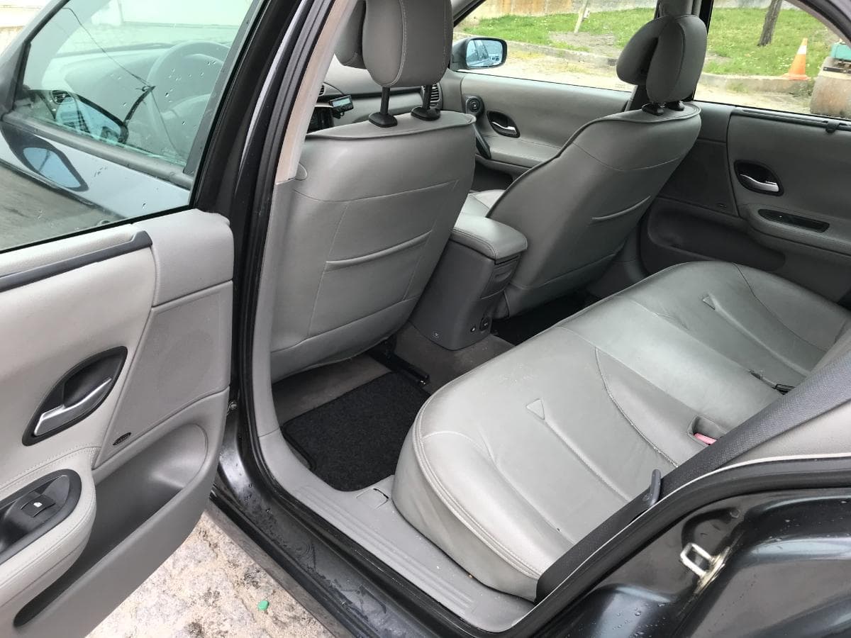 Renault Laguna 2.2 Dci · Caixa Automática — image 18