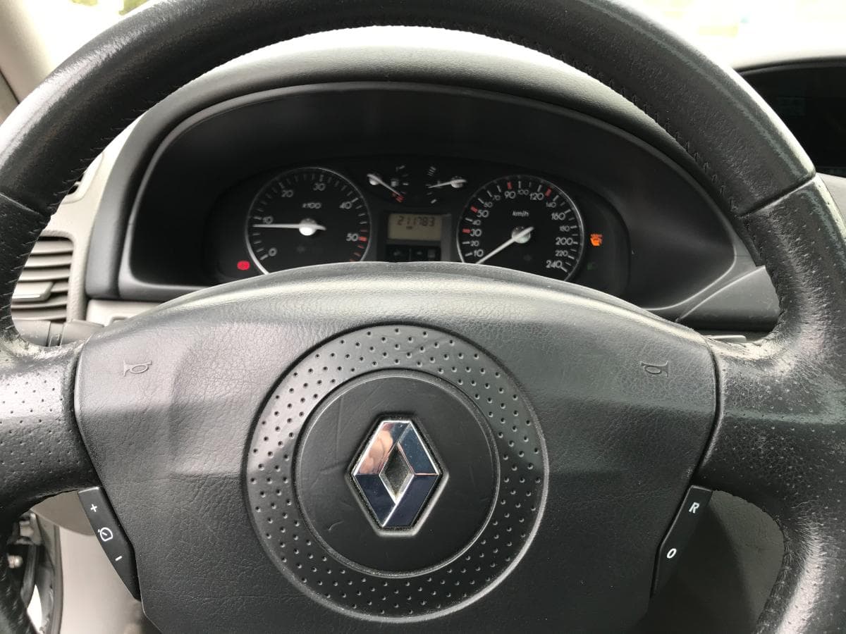 Renault Laguna 2.2 Dci · Caixa Automática — image 22