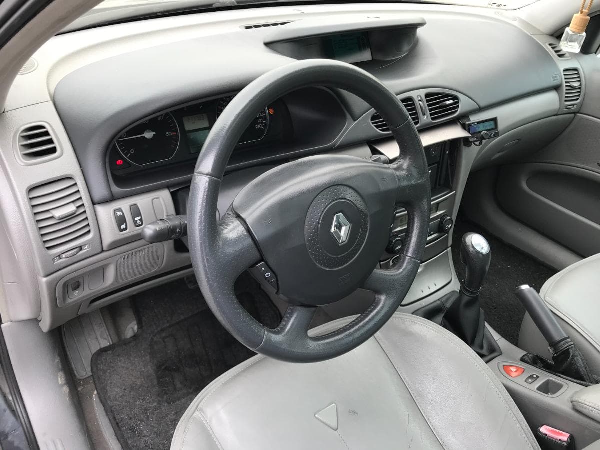 Renault Laguna 2.2 Dci · Caixa Automática — image 21