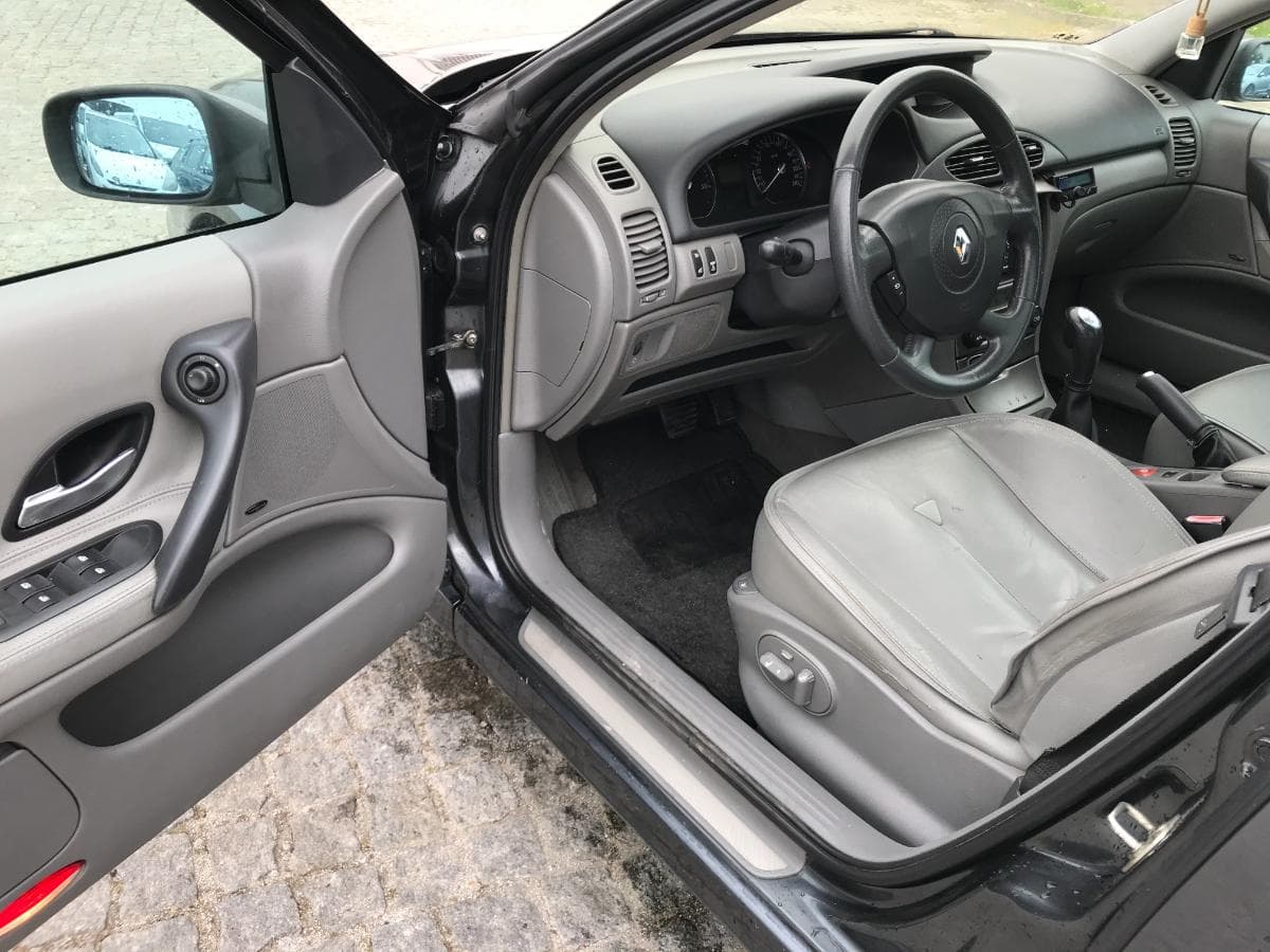 Renault Laguna 2.2 Dci · Caixa Automática — image 13