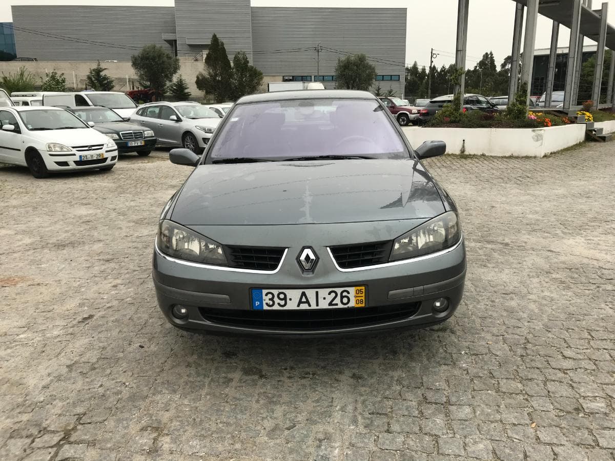 Renault Laguna 1.9 DCI · Ano 2005 — imagem 2