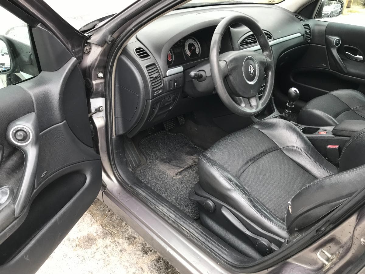 Renault Laguna 1.9 DCI · Ano 2005 — imagem 12