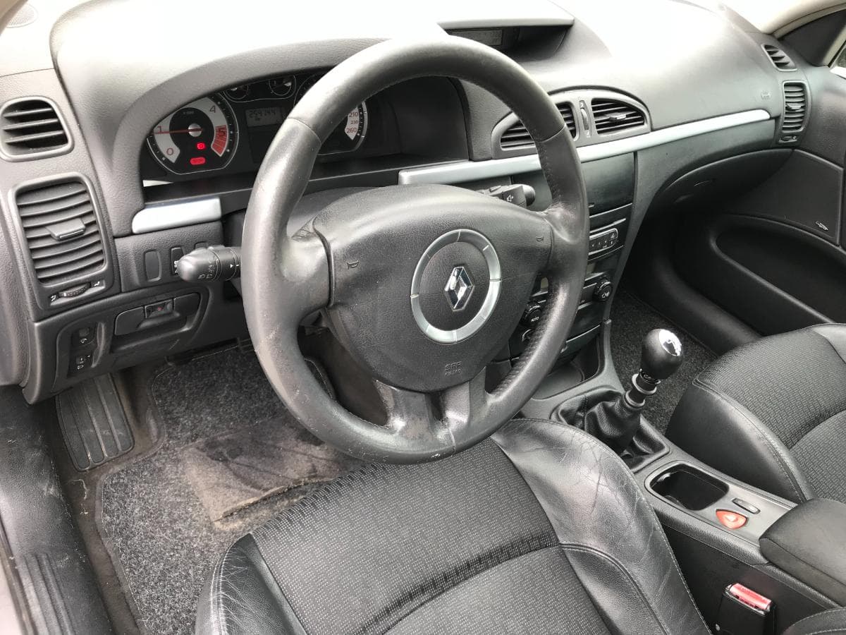 Renault Laguna 1.9 DCI · Ano 2005 — imagem 21