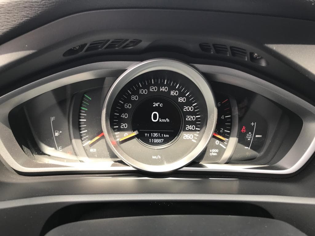 Volvo V40 · Ano 2015 — imagen 18
