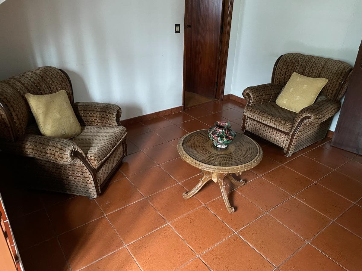 Furniture and Decoration — image 1