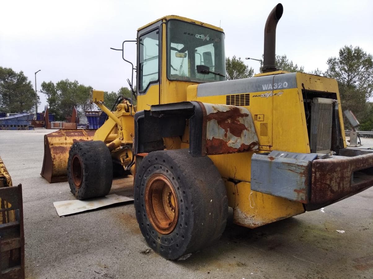 Pá Carregadora Komatsu WA 320 — imagen 4